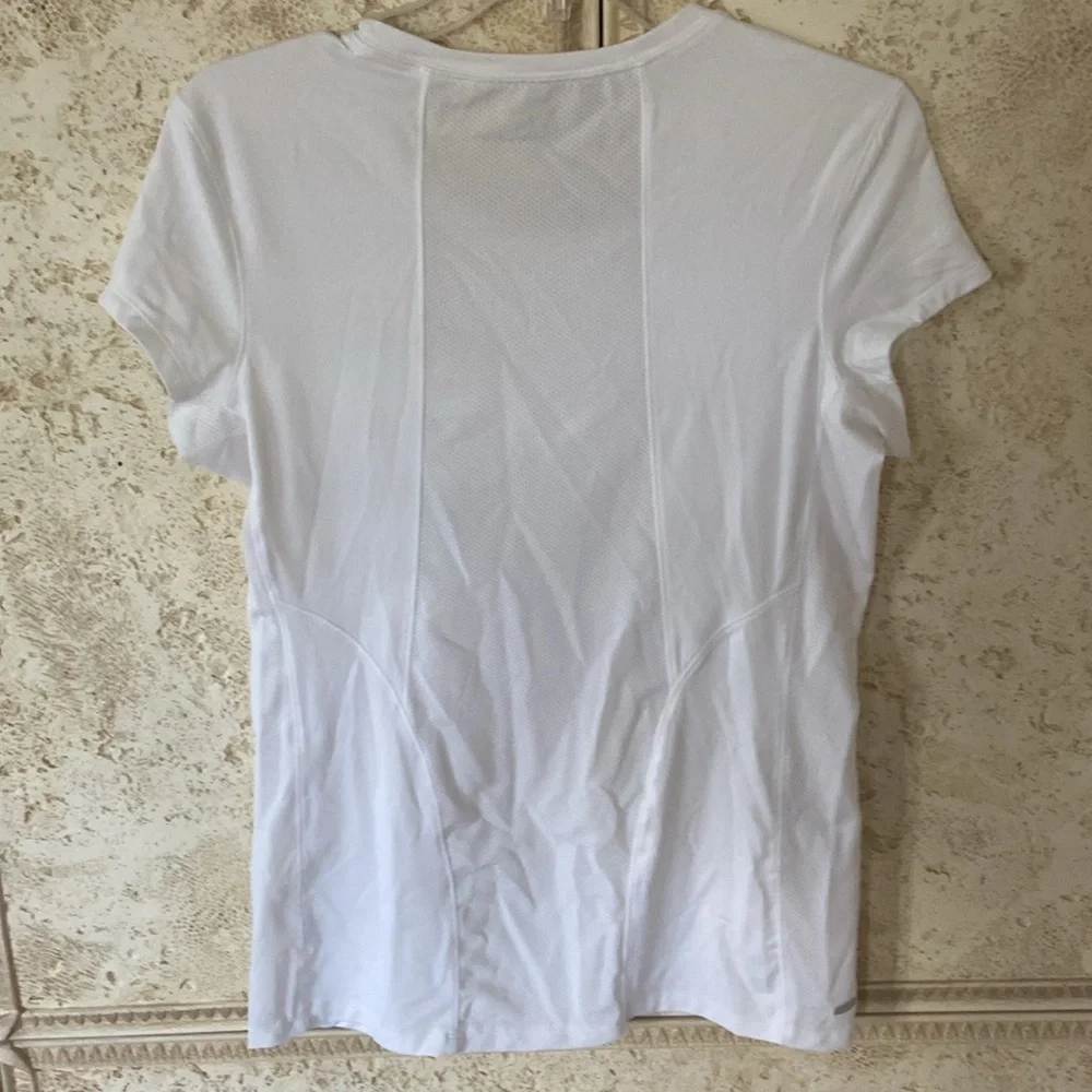 Alo Sport coolfit white tee size XL
